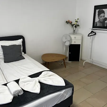 Stylish Apartment In Friesenplatz, Heart Of Cologne Exterior photo